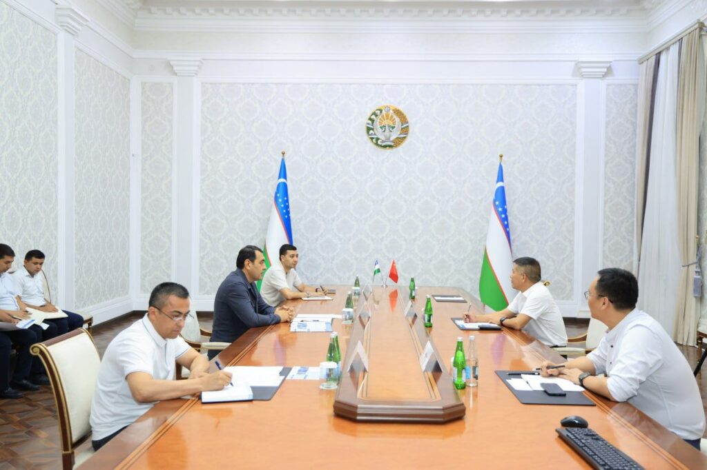 Viloyat hokimi Xayrullo Bozarov Xitoyning “Hua Zhong Wei Ye Construction Group Co., Ltd” kompaniyasi raisi Chjao Veyni qabul qildi.